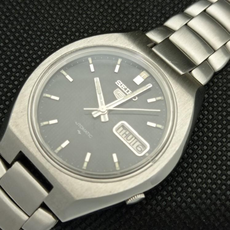 MONTRE VINTAGE SEIKO 5 AUTOMATIQUE 7009A JAPON POUR HOMMES CADRAN ORIGINAL a415772-2 SKU621d-a415772