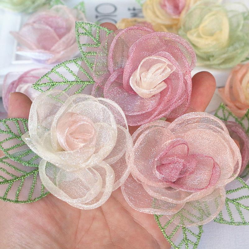 10 Stück 5,5 cm Organza Chiffon Stoff Kunstblume mit Blättern Hochzeitskleid Dekoration Wohnaccessoires DIY Kunstblumen