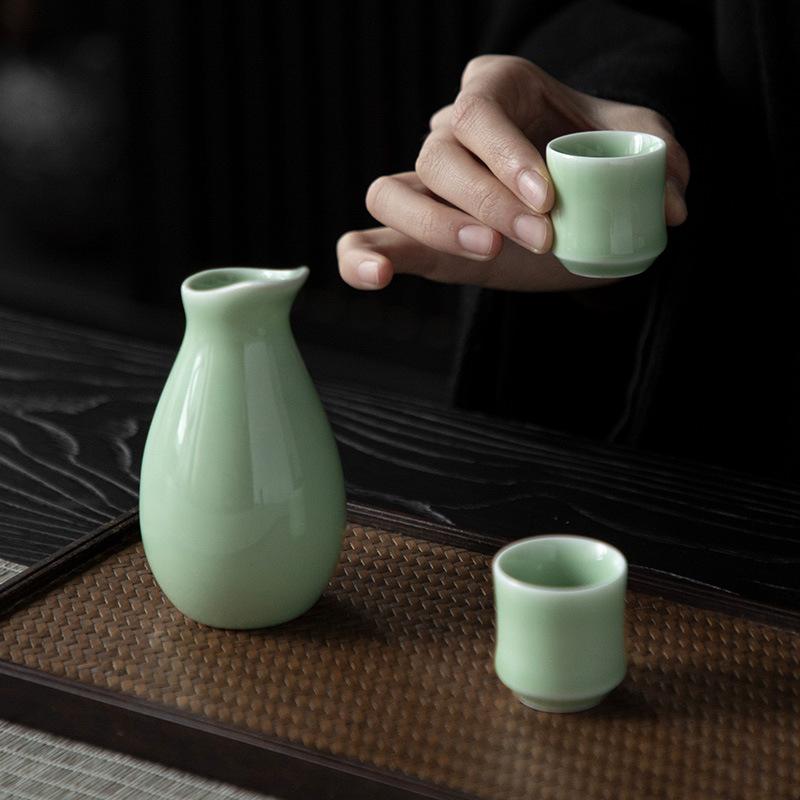 Chinese Style Ceramic One Pot Four Cups Blue and White Porcelain Wine Set Ceramic Wine Pot Wine Dispenser Baijiu Cup Gift 2025
