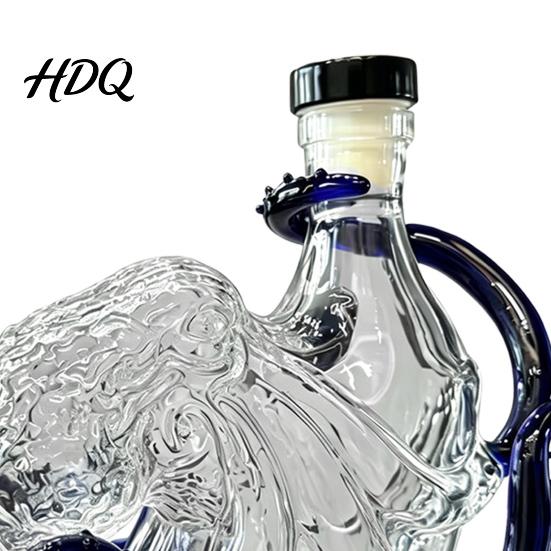 Whiskey Bottle Decanter with Octopus Design Glass Wine Bottle Sealing Preserves Aroma Handmade And Flavor Beverage Container Gift for Men