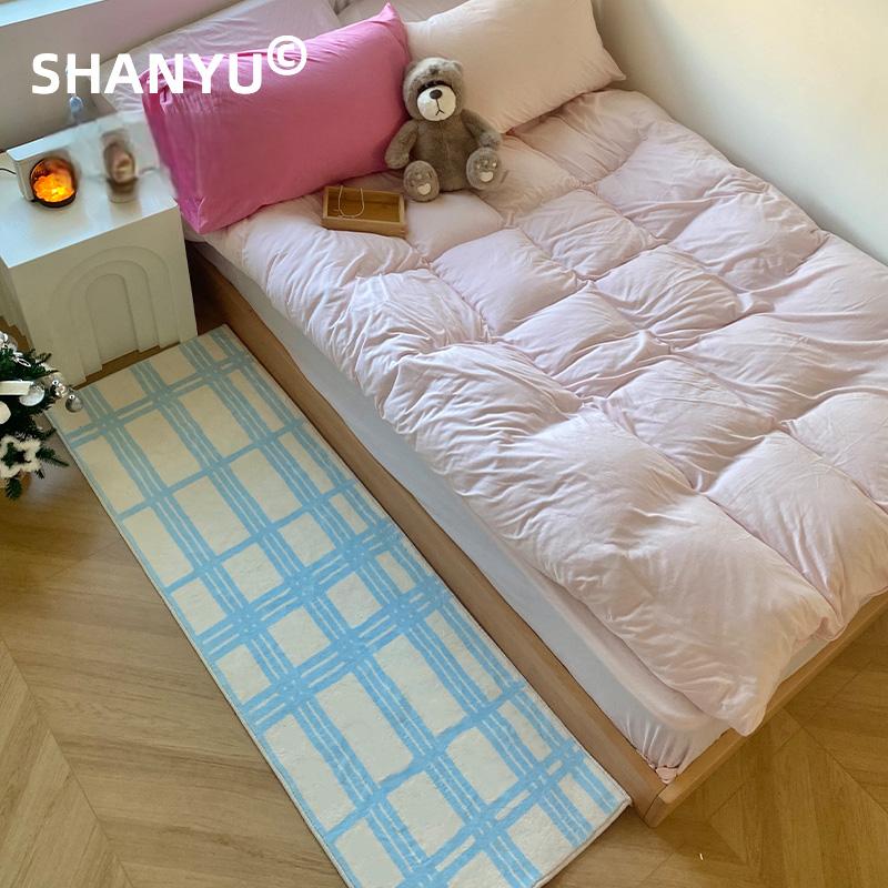 

VIKAMA Modern Striped Carpet Summer Cool Breeze Floor Mats Bedroom Bedside Rugs Hallway Aisle Floor Mats Home Decoration 40x120cm 16x47inch