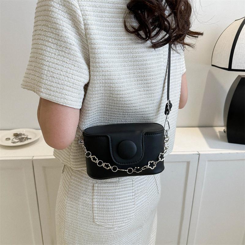 Chic And Fashionable Small Shoulder Bag For Women Perfect For Everyday Use