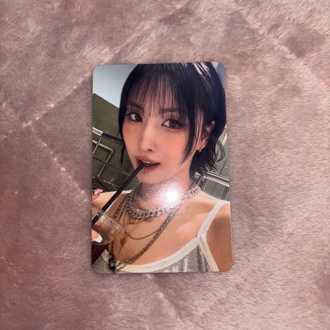 

[USED] TWICE Momo THIS IS FOR SOUNDWAVE Digipack