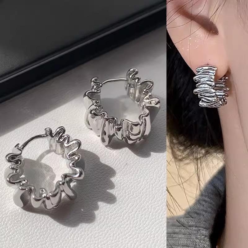 Повседневные Ретро Необычные Плиссированные Серьги Женские Изысканный 3D Дизайн Легкая Роскошь Высокий Темперамент Трендовые Классические Повседневные Модные Украшения