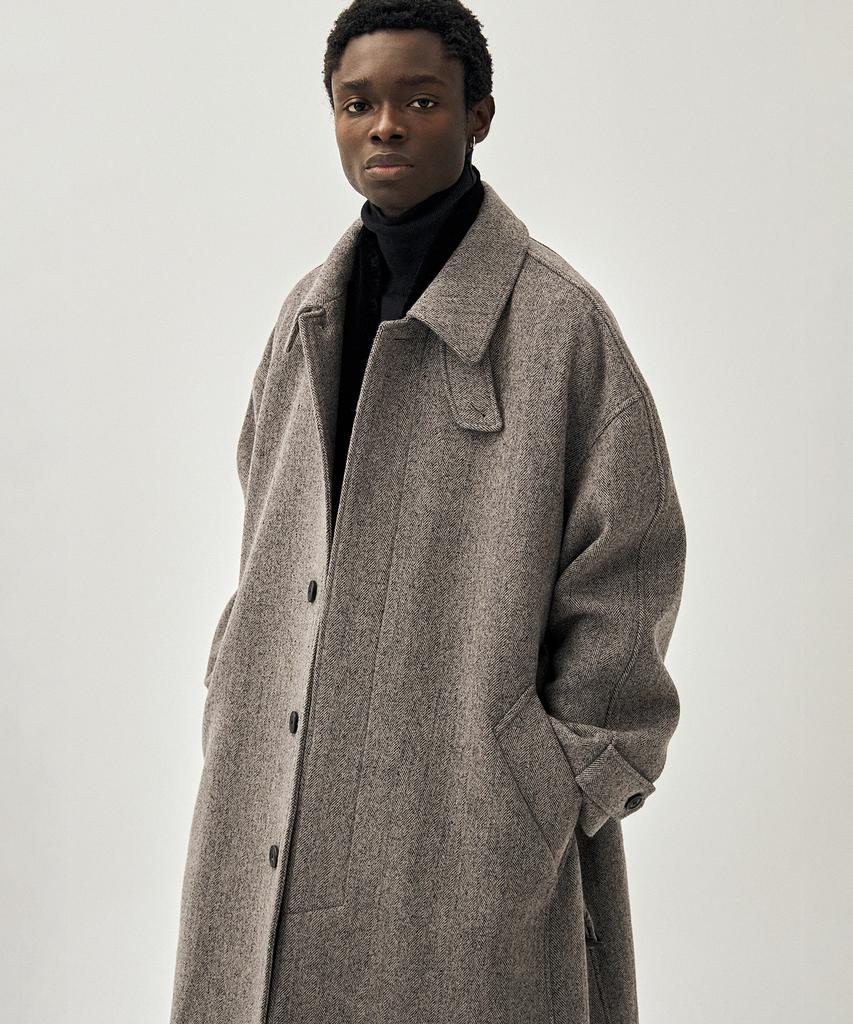 Noirer Wool Silk Herringbone Balmacaan Coat (Grey)