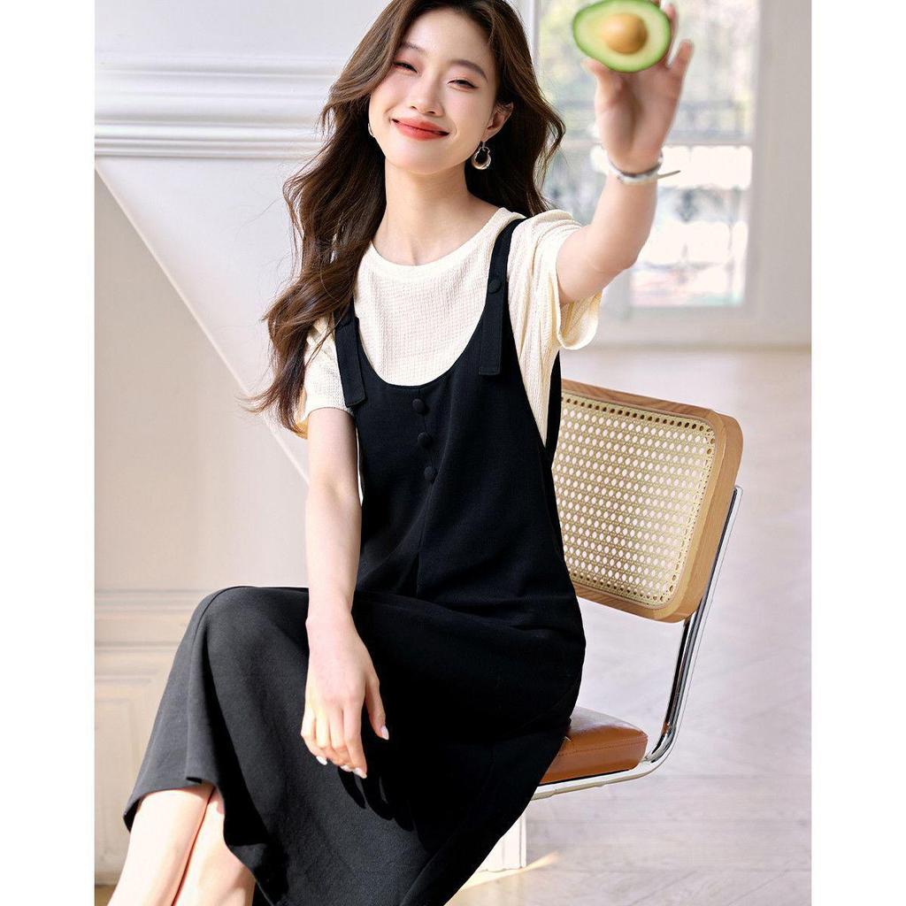 Casual Summer White T-shirt and Strappy Dress Set with Pleated Slimming Design