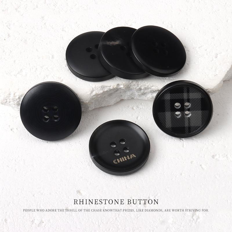 5 Stück bedruckte Harzknöpfe mit vier Ösen, High-End-Blazer, schwarzer Knopfmantel, Trenchcoat, runde Knopfaccessoires.