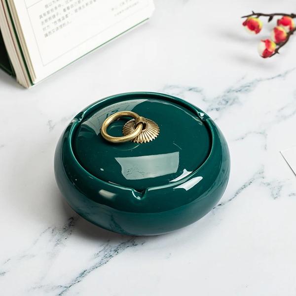 Ashtray creative personality trend anti-fly ash ins wind home living room atmospheric ash with cover cute girl