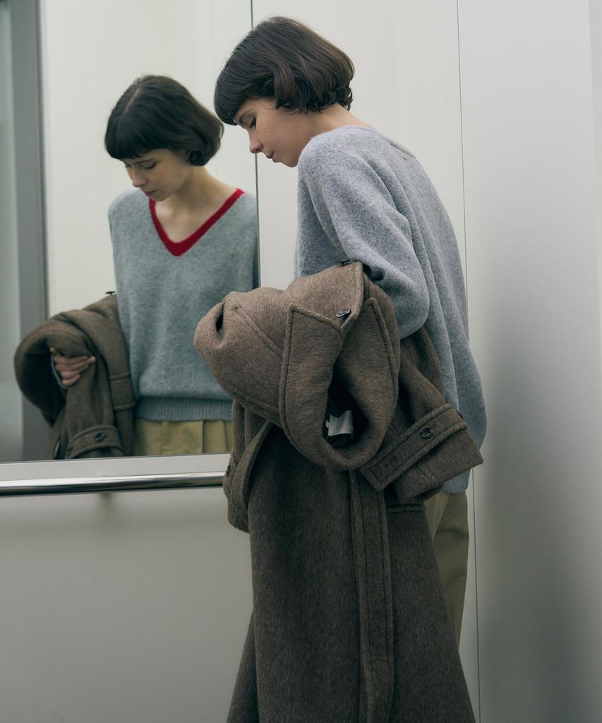 Deuloupisumeon Hairy Wool V-Neck Pullover Knit [Ivory]