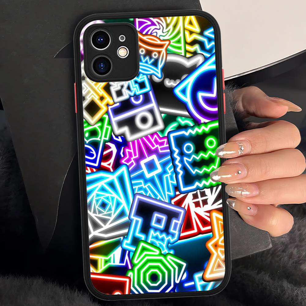 Cover per Telefono Opaca Traslucida Geometry Dash Per iPhone 15 16 Pro Max 11 12 13 14 XS XR X Plus 16E