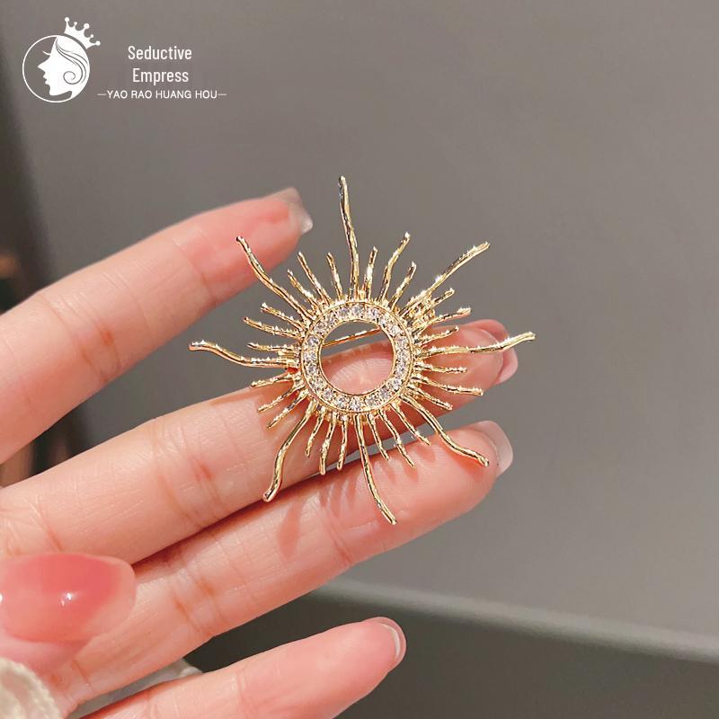 Солнце Брошь: Элегантная женская брошь-корсет со стразами для пальто