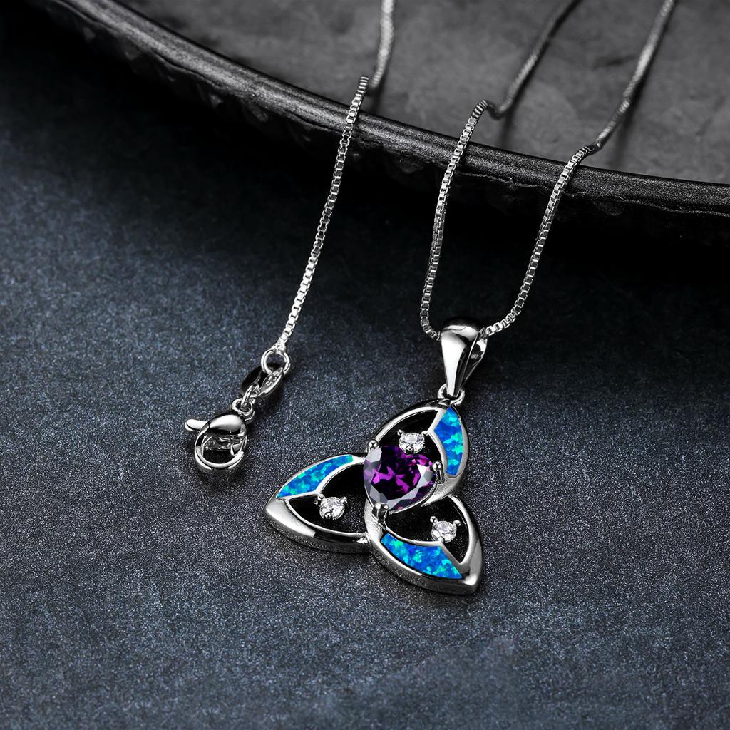 New Rose Gold Pink Three Leaf Flower Pendant Necklace Elegant and High End Jewelry