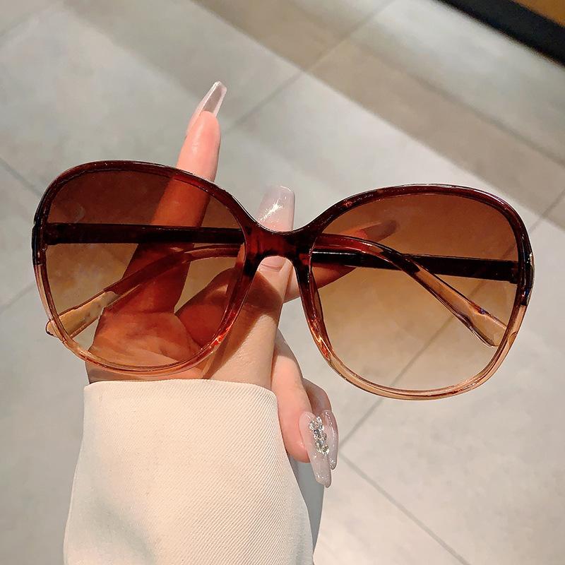 Butterfly Big Frame Sunglasses Women For Female Vintage Elegant Sun Glasses Luxury Brand Designer Punk Popular Rivet Eyeglasses