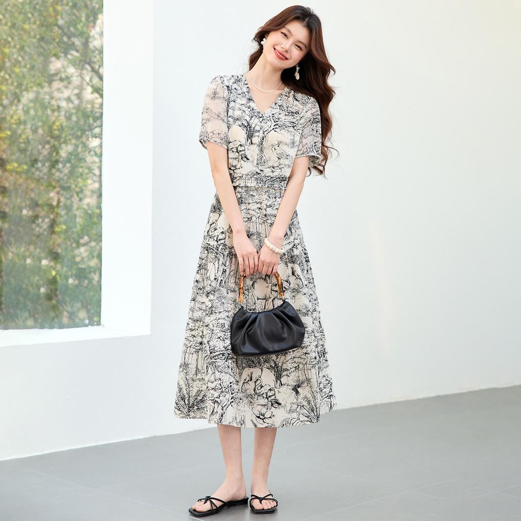 High quality 26 year summer V-neck women's mid length skirt dress looks slim, covers belly, slightly chubby, mid length skirt for women