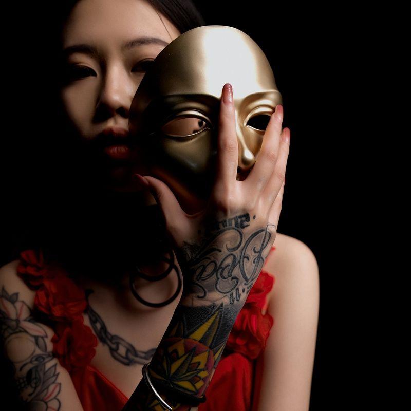 BEPAN Ladies Full Face Sexy Adult Performance Net Red Gold and White Dance National Style Halloween Mask Fun