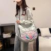 Geräumige gesteppte Hobo-Tasche mit farbenfroher Lotus-Stickerei Modische Umhängetasche für Damen Große Kapazität Tote für Reisen Tägliche Nutzung Weich gepolstert