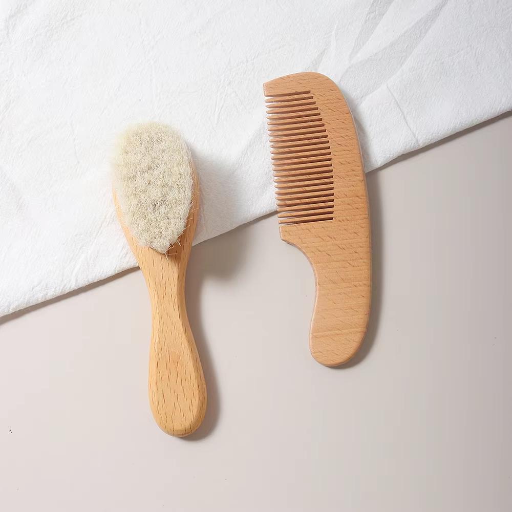 Conjunto de 2 peças de pentes para bebês, escova de cabelo para cuidados com o bebê, pente de lã macia de faia, massageador para recém-nascidos, chá de bebê e presente, calmante para cabelos de bebês