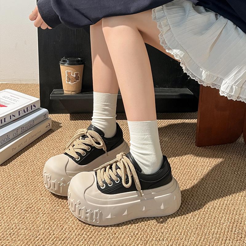 Korean version of platform muffin shoes women's 2025 autumn new big head shell head lace-up small man height increase casual board shoes