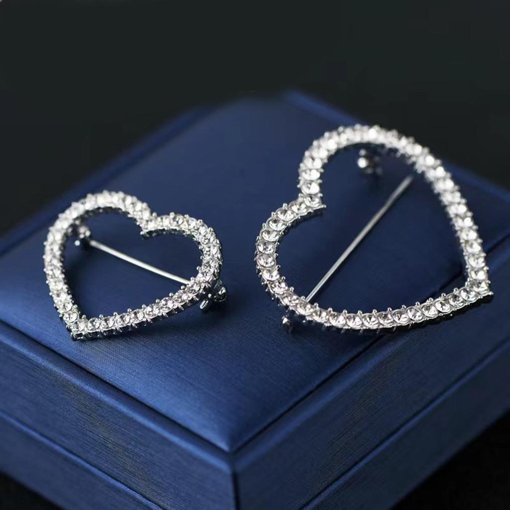 Set of 2 Delicate Alloy Breastpin with Dazzling Crystals Round and Heart Shaped Lapel Pin Women Badge Elegant Accessory