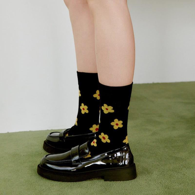 MONTH IN MONTH OUT Patterned flower_BLACK&YELLOW