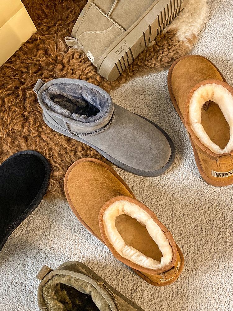 [] New snow boots women's fur integrated cowhide snow cotton shoes thickened to keep warm