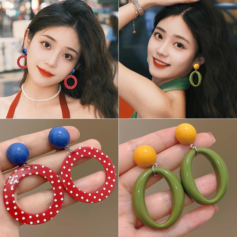 2025 New Retro Hong Kong Style Colorful Earrings: Luxury, High-End Studs, Exaggerated Fashion for Women