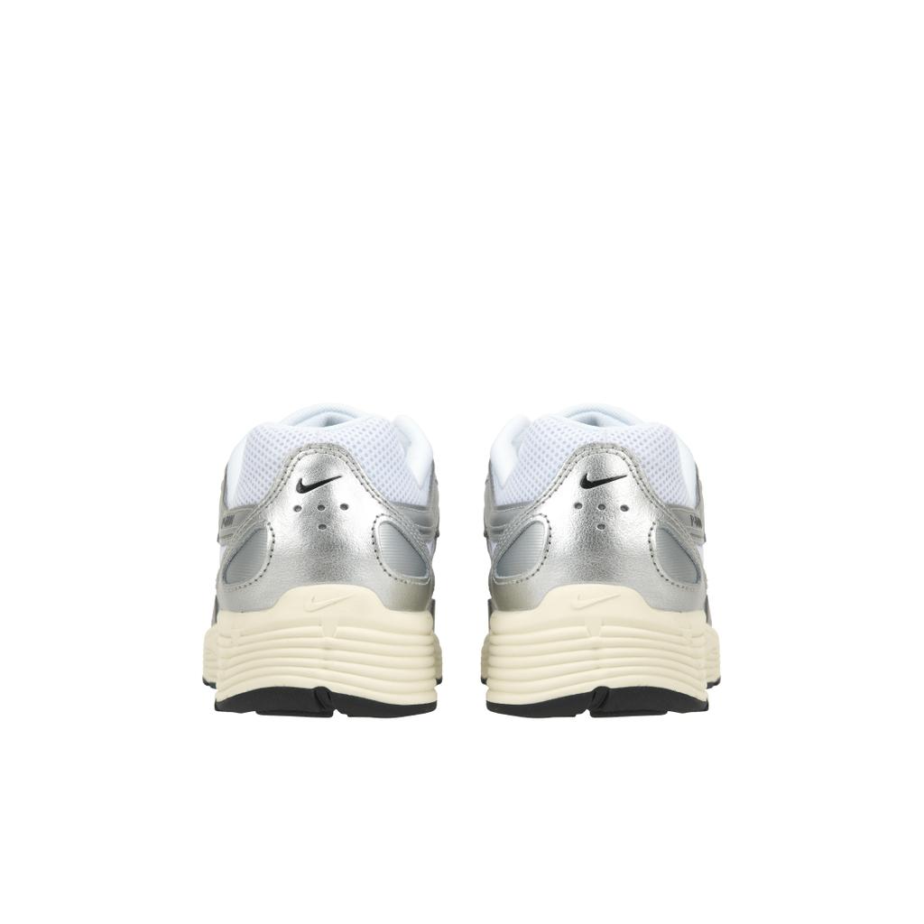 Nike P-6000 Metallic Flat Silver Unisex Sneaker Weiß Metallic-Silber Schwarz CD6404-105