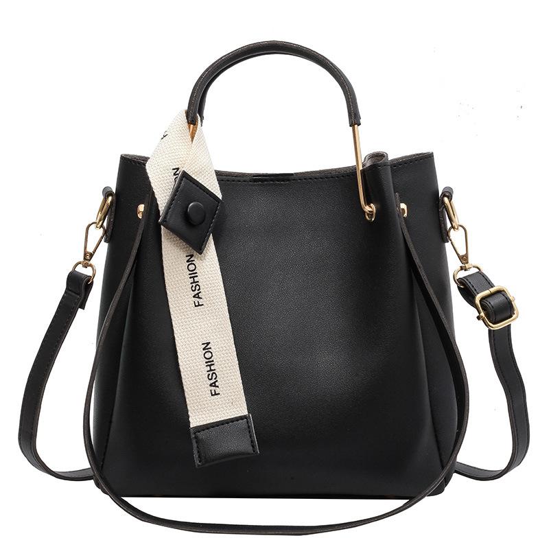 

New large-capacity bag women s autumn and winter new shoulder messenger bag texture women s child and mother portable bucket bag чёрный