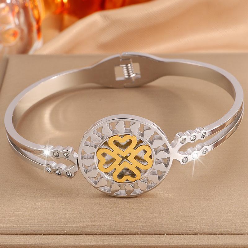 Love Four-petal Flower Circle Fashionable Elastic Open Jewelry Bracelet