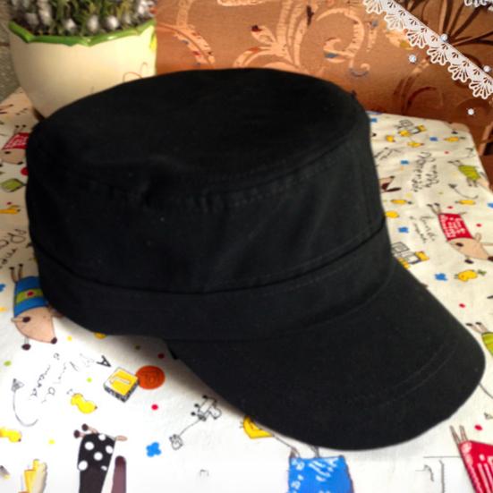 Unisex-Baseballkappe aus gewaschener Baumwolle mit flachem Oberteil, verstellbar, mit Druckknopfverschluss hinten.