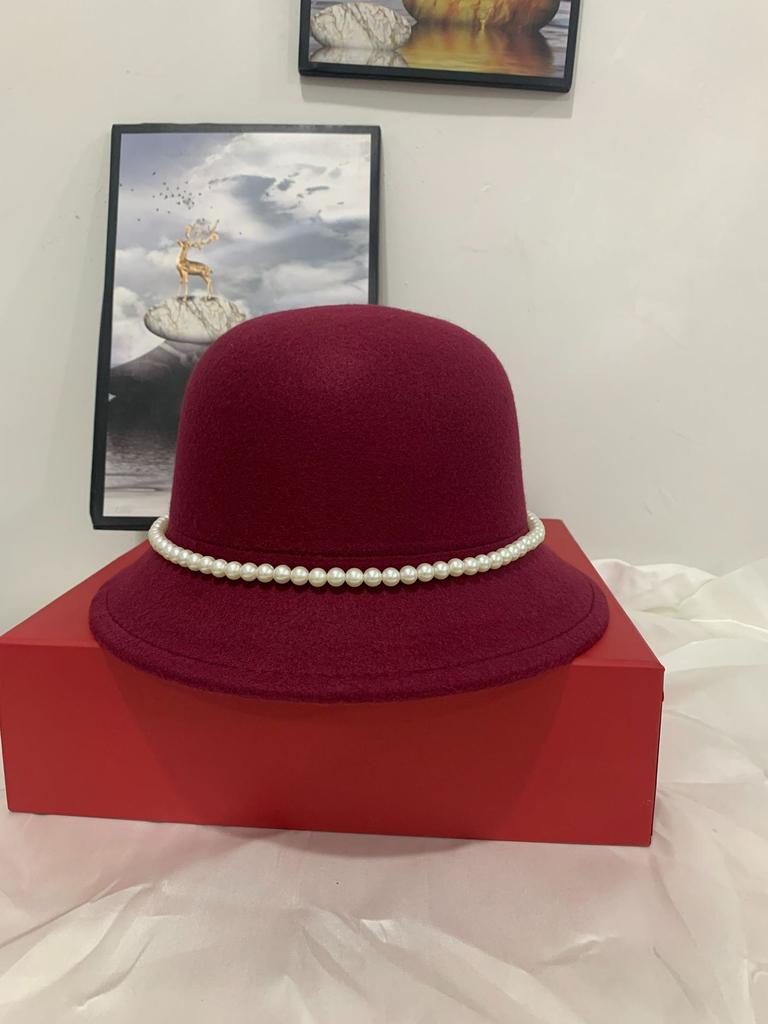 New daughter white rich beauty pearl French top hat women's winter Hepburn style elegant styling basin hat self-operated