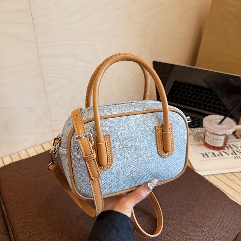 

Модная нишевая сумка женская новая контрастного цвета универсальная на одно плечо через плечо сумка-кроссбоди сумка для通勤 сумка-подушка синий