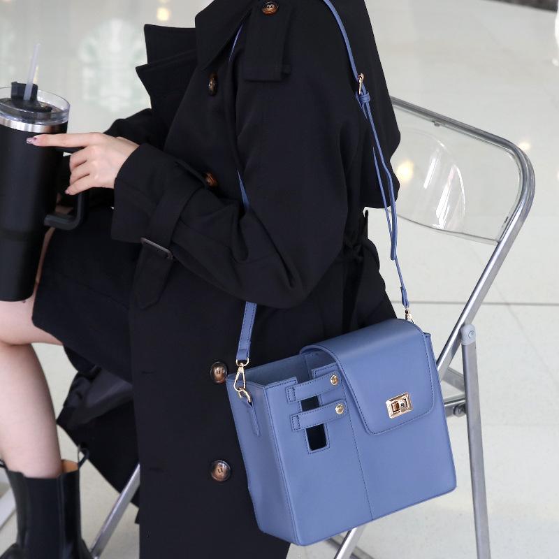 Outdoor Portable Beverage Bottle Water Cup Bag Universal Large Thermal Insulation Water Cup Storage Bag Multi-Functional Shoulder Messenger Bag