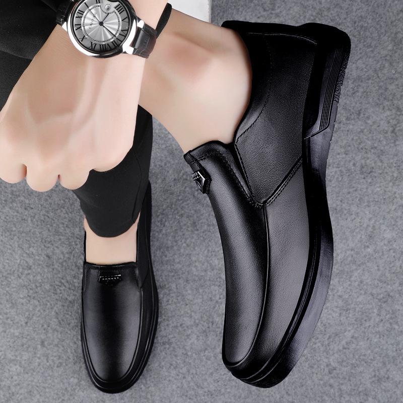 Men's shoes 2025 summer new men's daily outdoor waterproof casual leather shoes middle-aged one-pedal soft-soled dad shoes