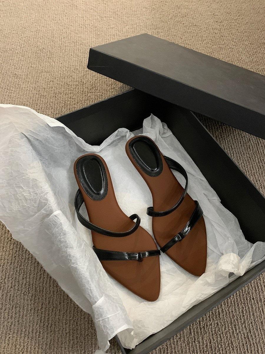 

Internet celebrity versatile word with low-heeled slippers women s summer wear 2025 new simple fashion temperament cool slippers 35