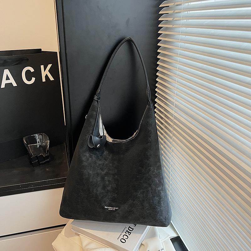 Commuter retro matte bag autumn and winter new fashionable large-capacity shoulder bag going out tote bucket bag