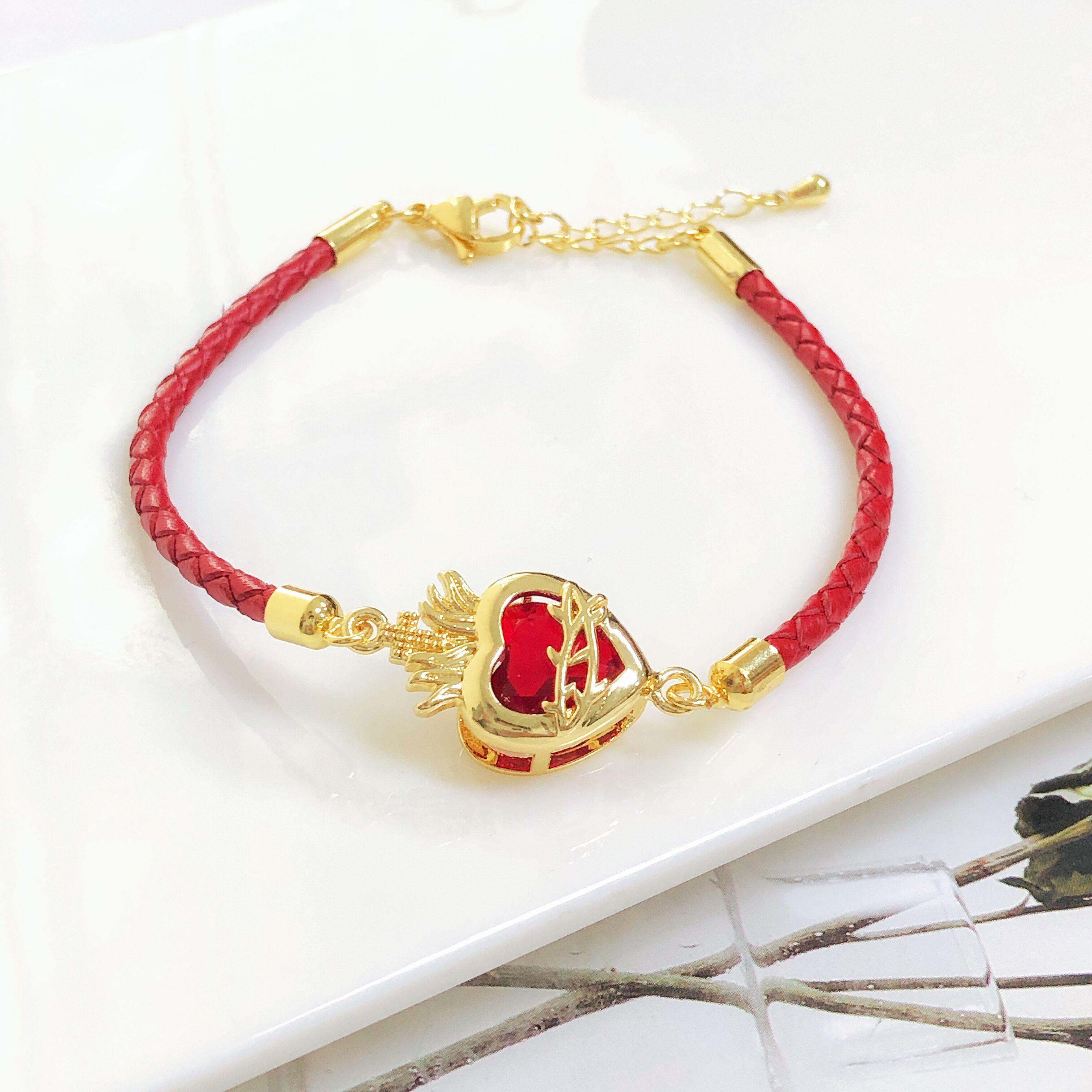 

New Arrival Red Heart-Shaped Crystal Gold-Plated Flower Leaf Leather Bracelet Luxury For Women Girls Travel Vacation Zircon