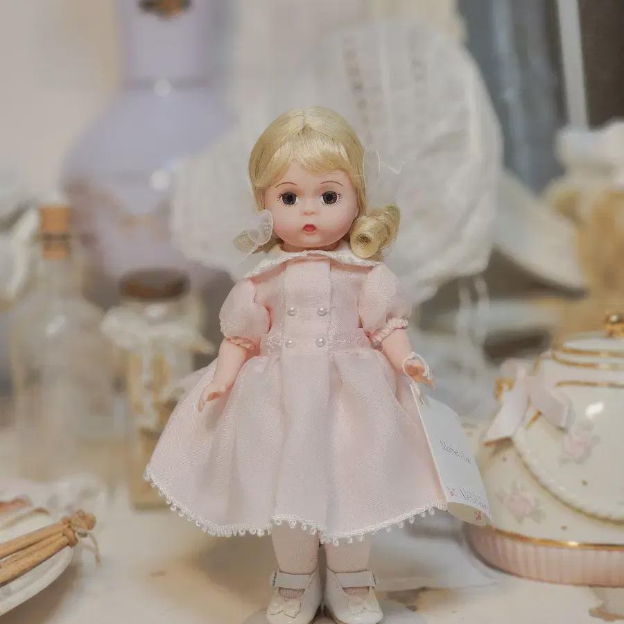 

Мадам Александр Долл