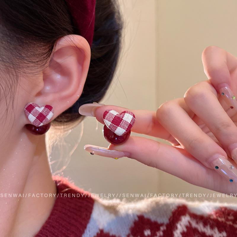 

Ankara red love plaid earrings femininity stud earrings autumn and winter commuter ears