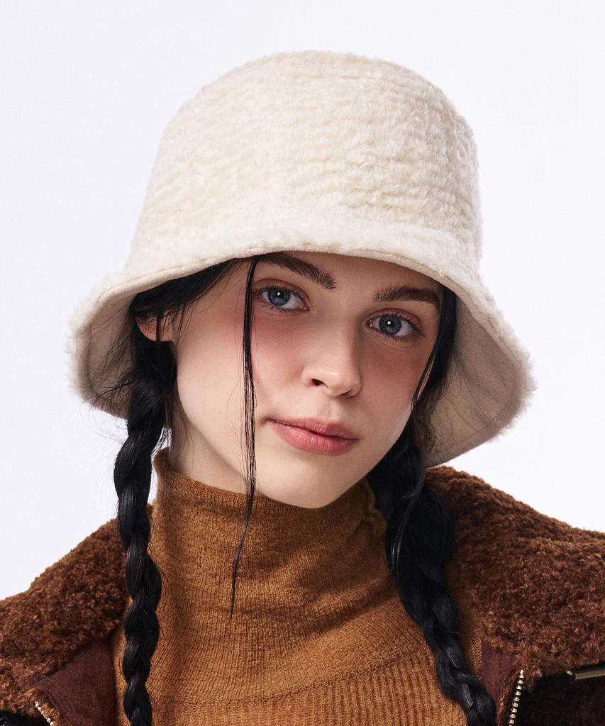 Hwaiteusaenjeu Flow Fur Embroidered Bucket Hat Twig (4 Colors)