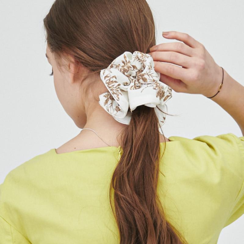 UNI.J Brown Flower Scrunchie Hair-Band Ia120