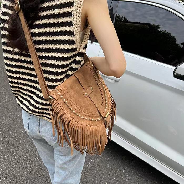 

Beach Bag Single Shoulder Oblique Span Bag Imitation Deerskin Velvet Fringed Bag Large Capacity Summer Travel Essential Women S Bag светло-коричневого