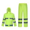 Fluoreszierender grüner reflektierender geteilter Regenanzug