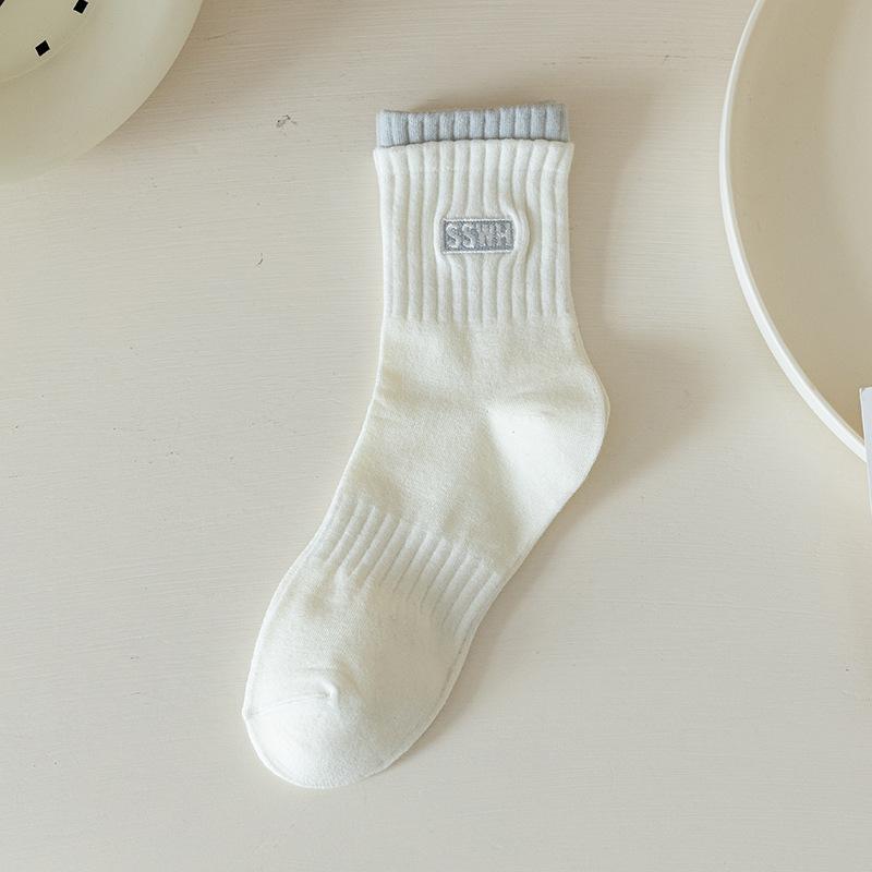 Female Spring and Autumn Embroidery Movement White Boneless Cotton Tube Socks