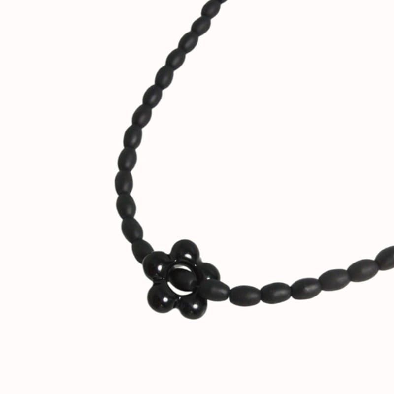 

objet213 Matte Black & Flower Necklace 3. Black