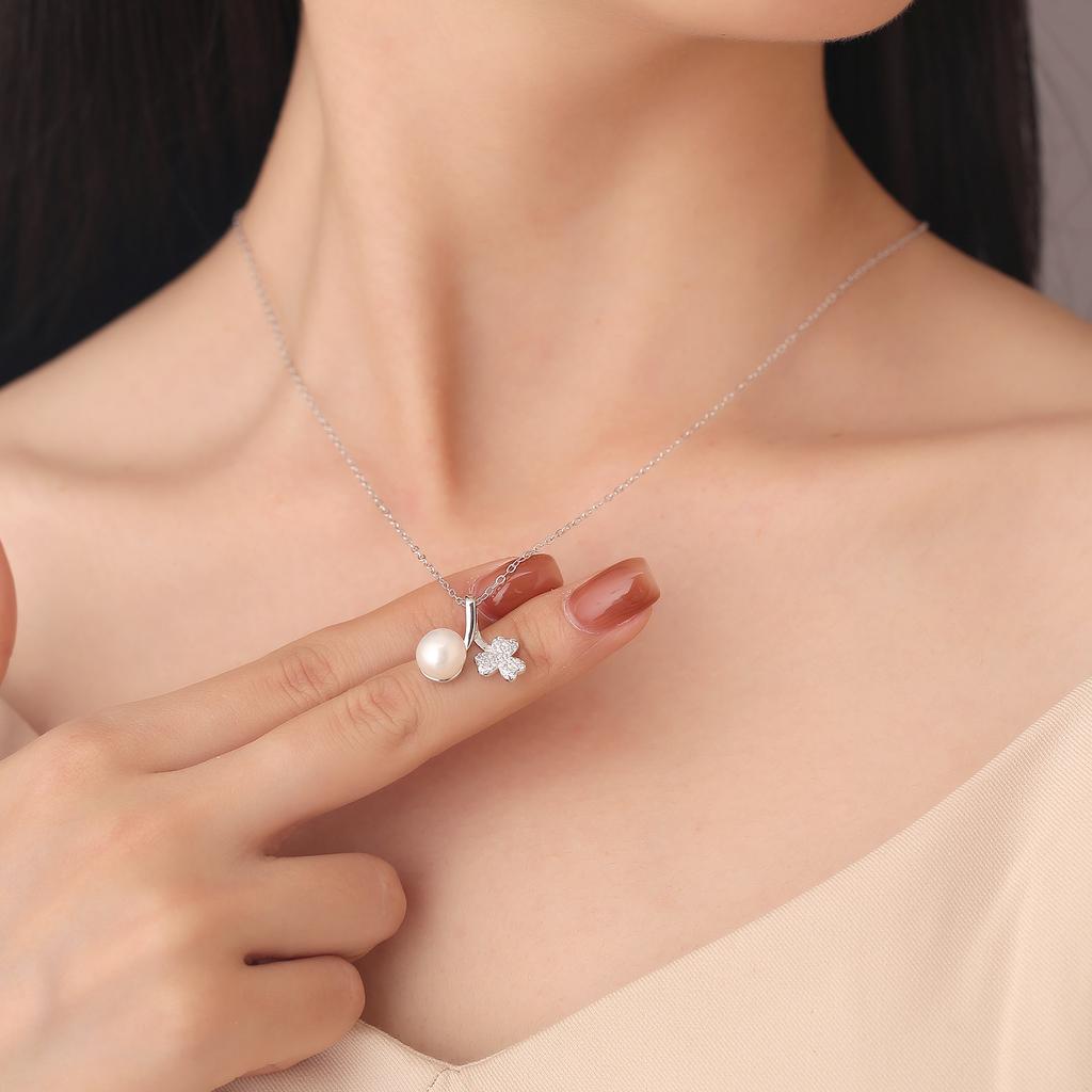 Popular Minimalist Collarbone Chain with Clover Necklace for Women, Fashionable and Personalized, Versatile and Exquisite Pendant Collarbone Chain