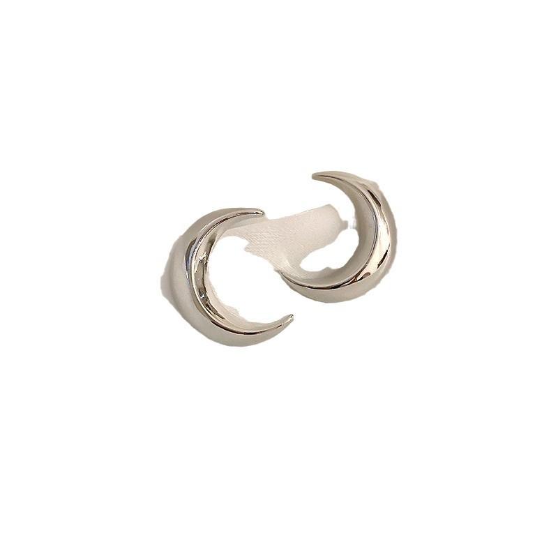 European and American Fashion Metal Wind Geometric Moon C-shaped Earrings Women's Niche High-end Stud Earrings Versatile Personality Trendy Earrings