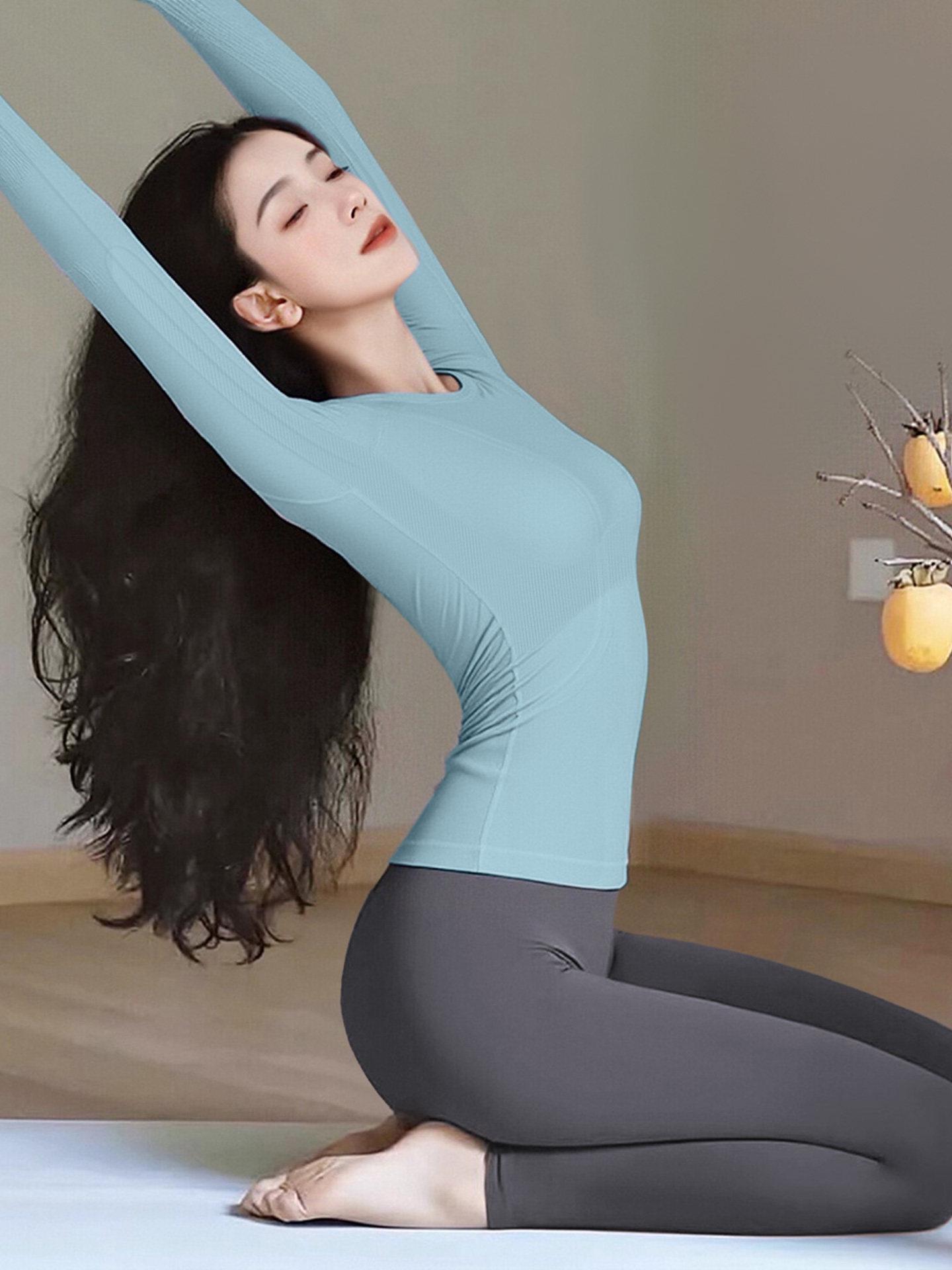 

2026 Women s Autumn & Winter Yoga Set: Stunning One-Piece Knit Pilates Training Top S