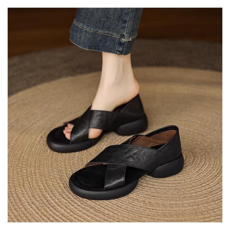 

Римские кожаные сандалии женские 2025 новые летние в этом году популярные повседневные сандалии большого размера женские на мягкой подошве на плоской подошве 40 чёрный