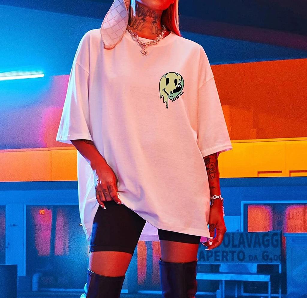 Damska Letnia Koszulka z Nadrukiem Uśmiechniętej Twarzy - Modny Top z Krótkim Rękawem